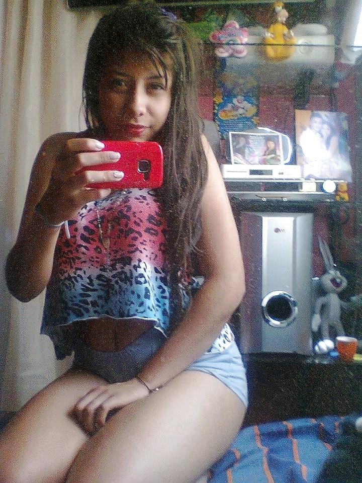 25P LATINAS  HOT EN SHORTS
