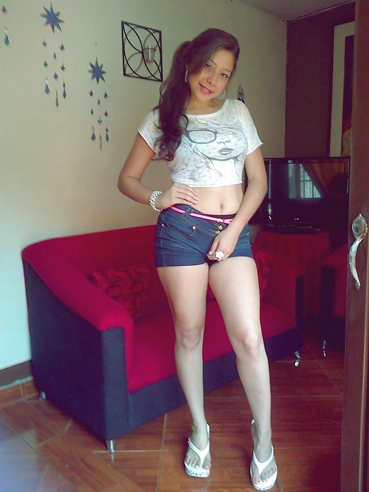 25P LATINAS  HOT EN SHORTS