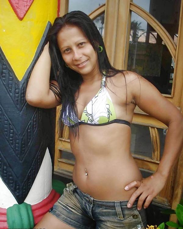 25P LATINAS  HOT EN SHORTS