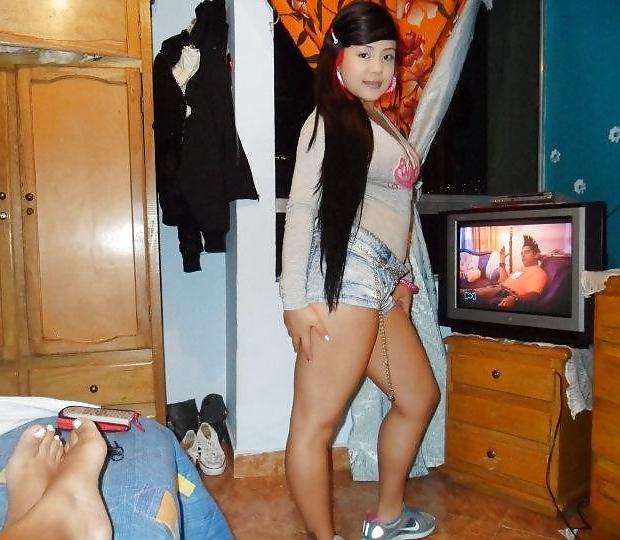 25P LATINAS  HOT EN SHORTS