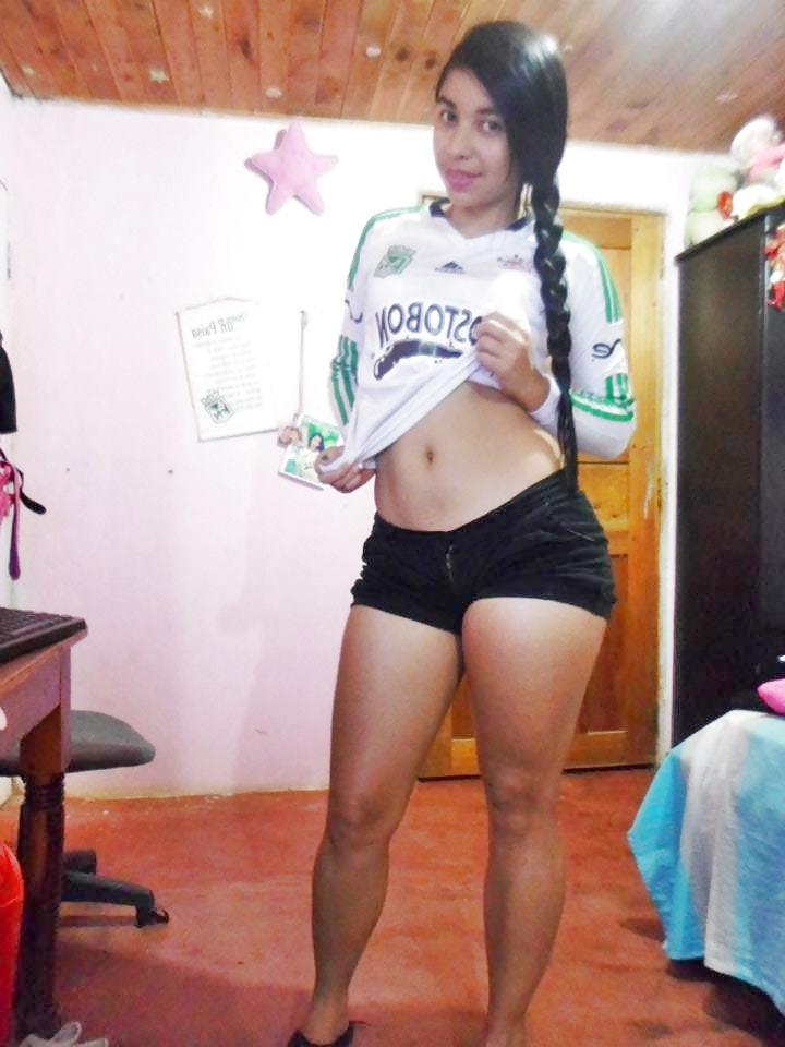 25P LATINAS  HOT EN SHORTS