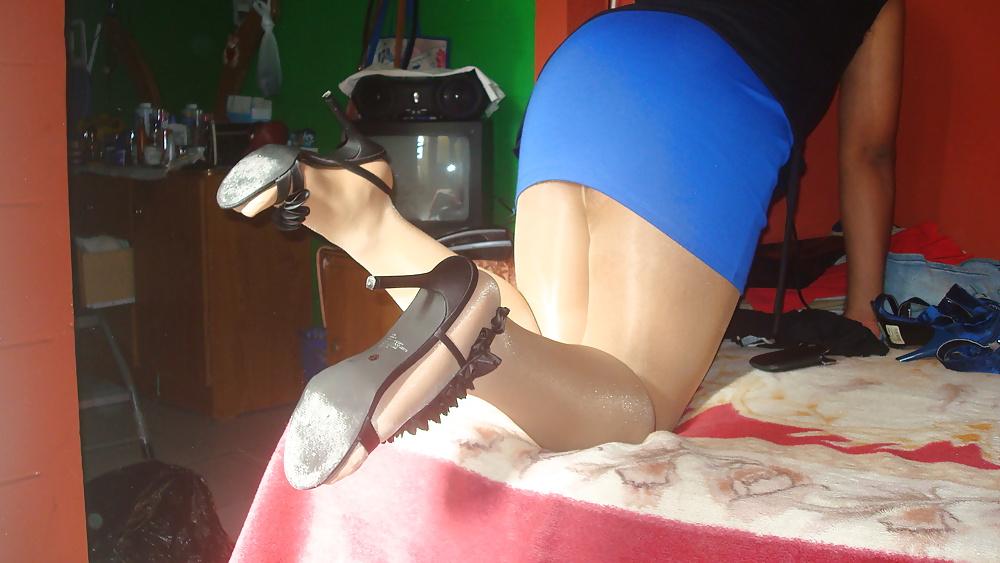 23P Super shiny and sexy legs in pantyhose