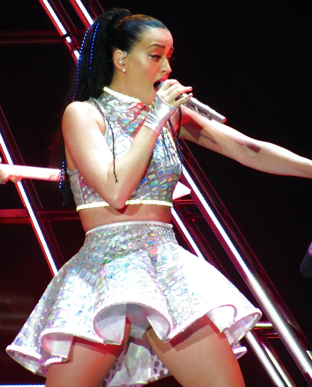 25P KATY PERRY TITS,ASS,CROTCH SHOTS