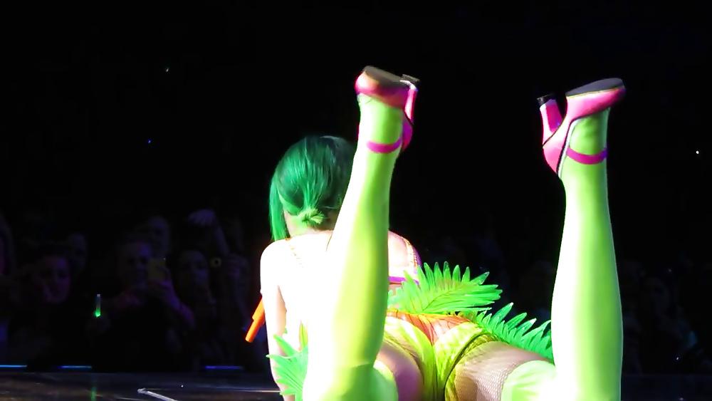 25P KATY PERRY TITS,ASS,CROTCH SHOTS
