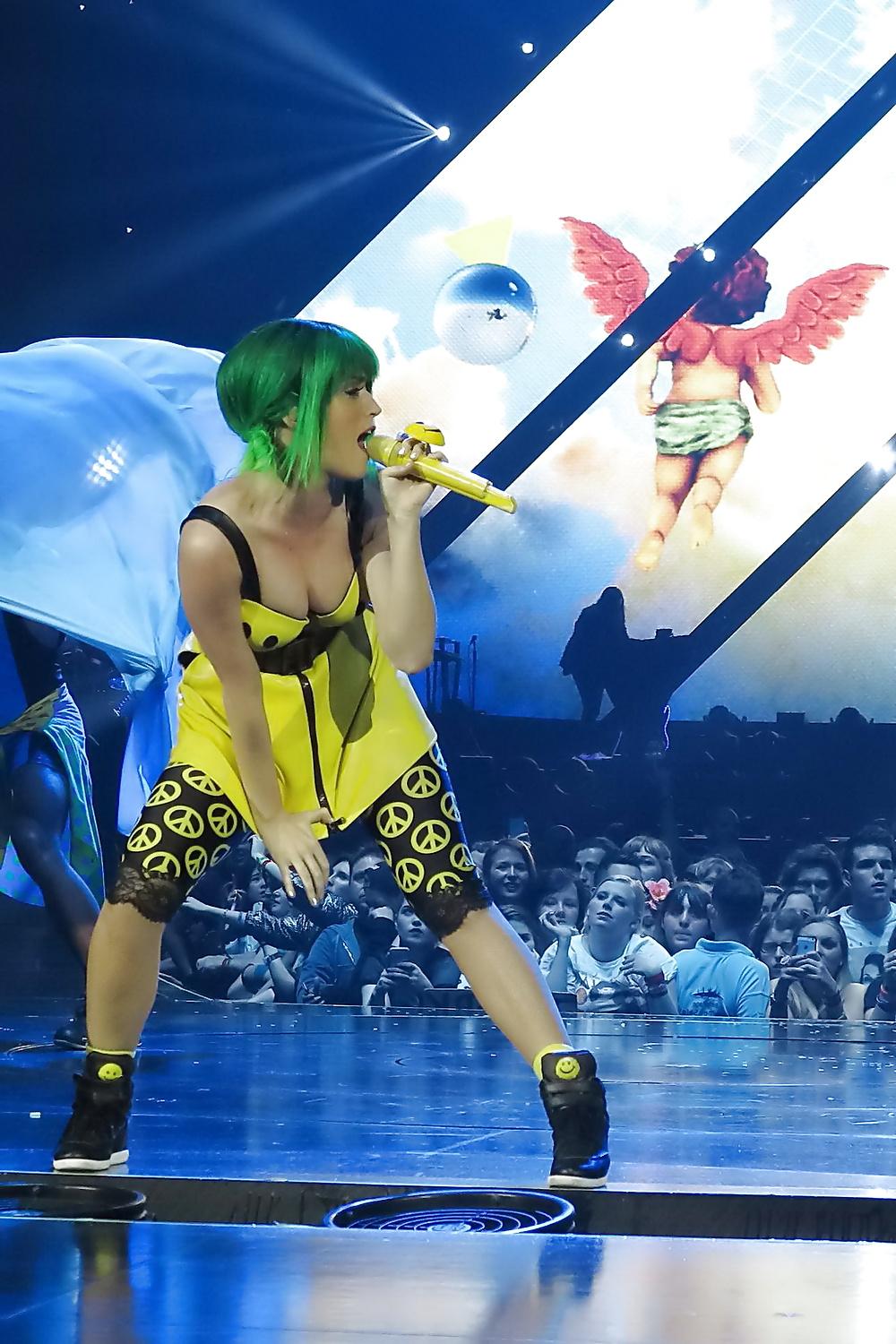 25P KATY PERRY TITS,ASS,CROTCH SHOTS