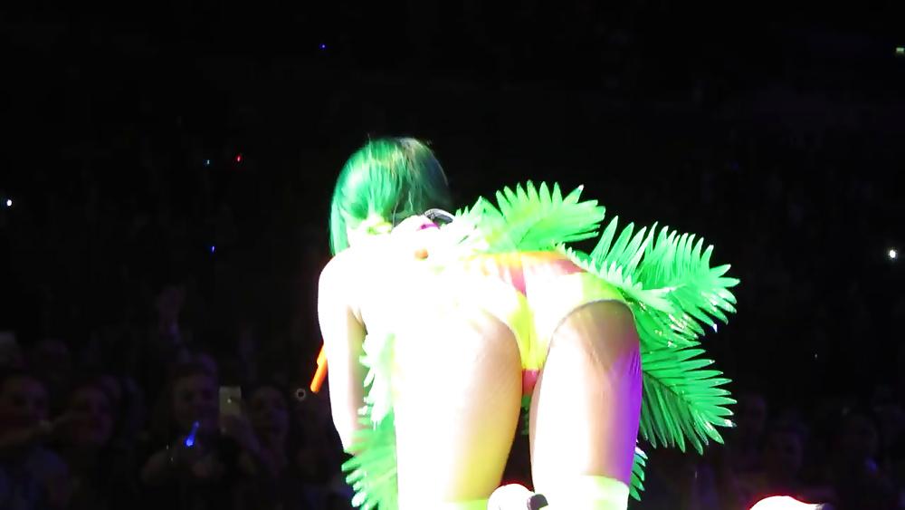 25P KATY PERRY TITS,ASS,CROTCH SHOTS
