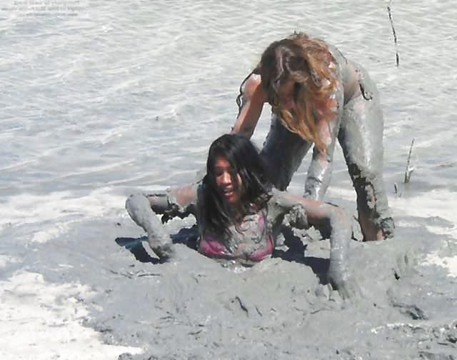 25P Wet, messy and muddy girls