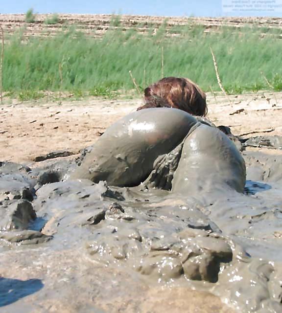 25P Wet, messy and muddy girls