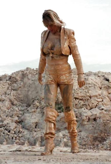 25P Wet, messy and muddy girls