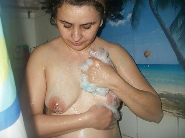 13P Hairy Housewife Gisele