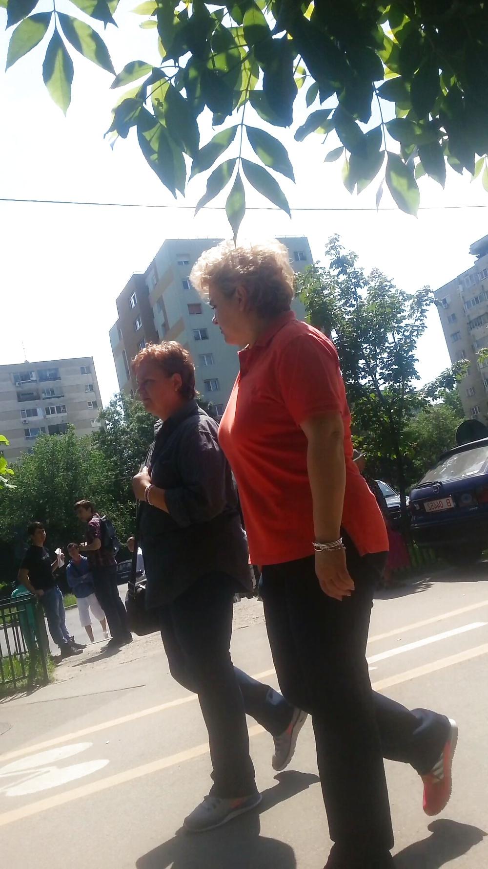 25P Spy mature face, feet and boobs romanian