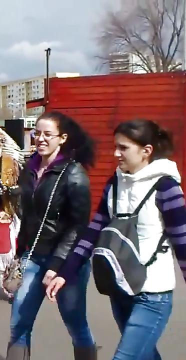 22P Spy old + young street romanian