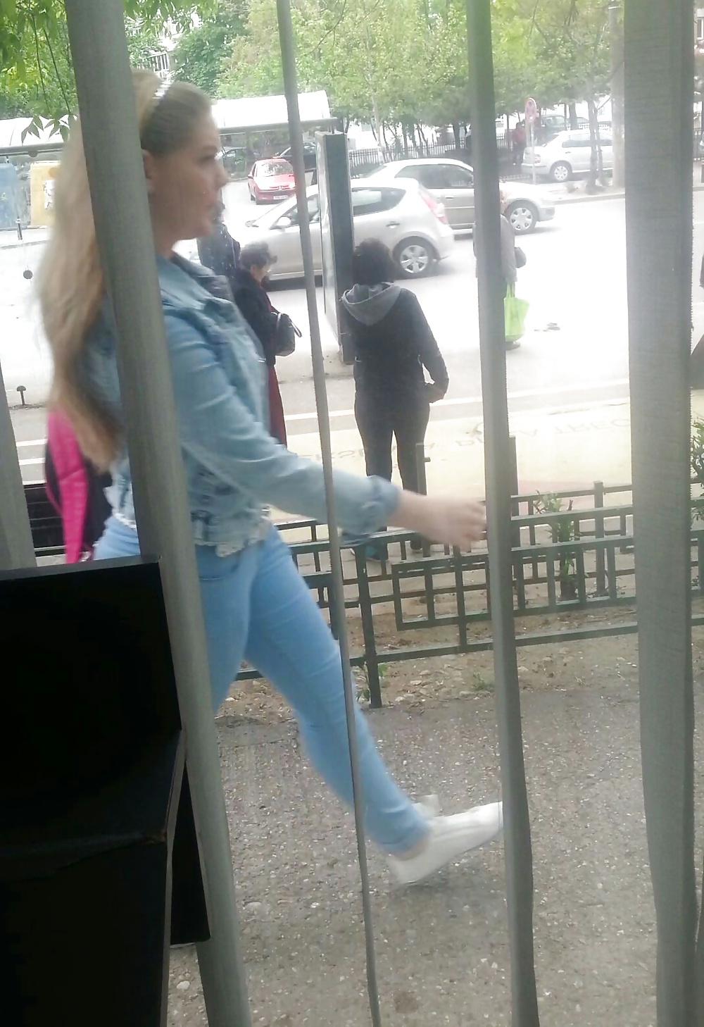 22P Spy old + young street romanian