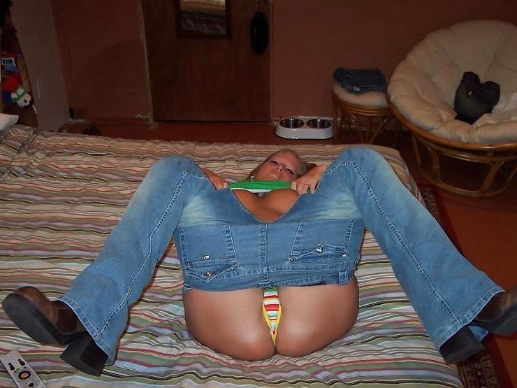 15P Very nice thong and pussy ass....