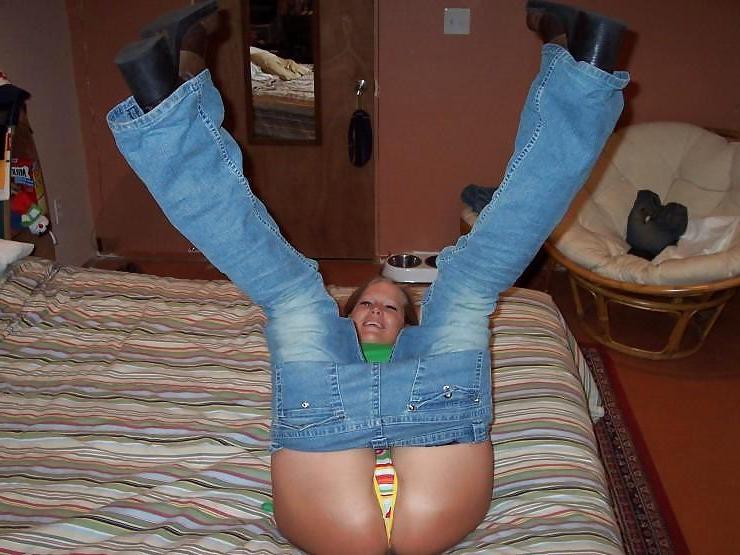 15P Very nice thong and pussy ass....