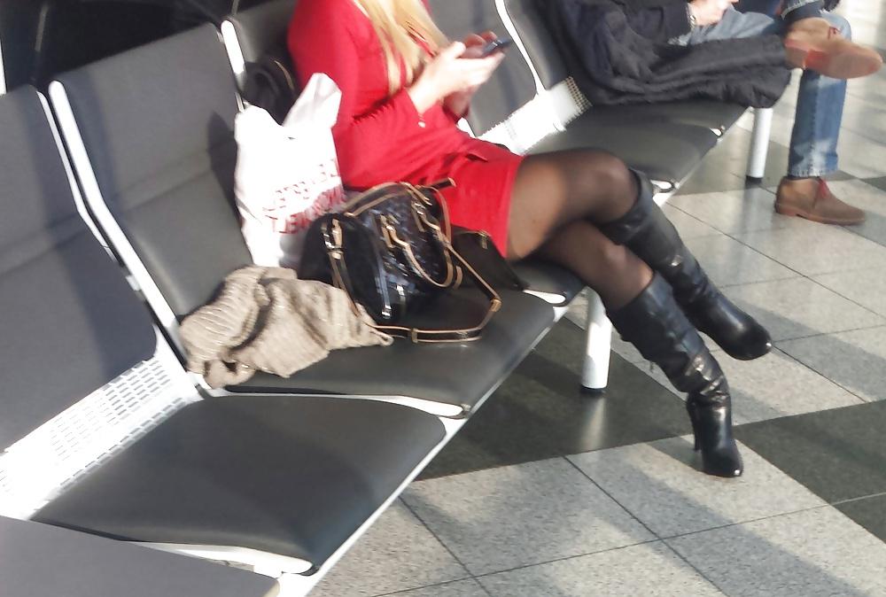5P Sexy Legs voyeur