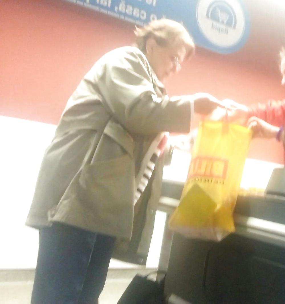24P Spy old + young supermarket romanian