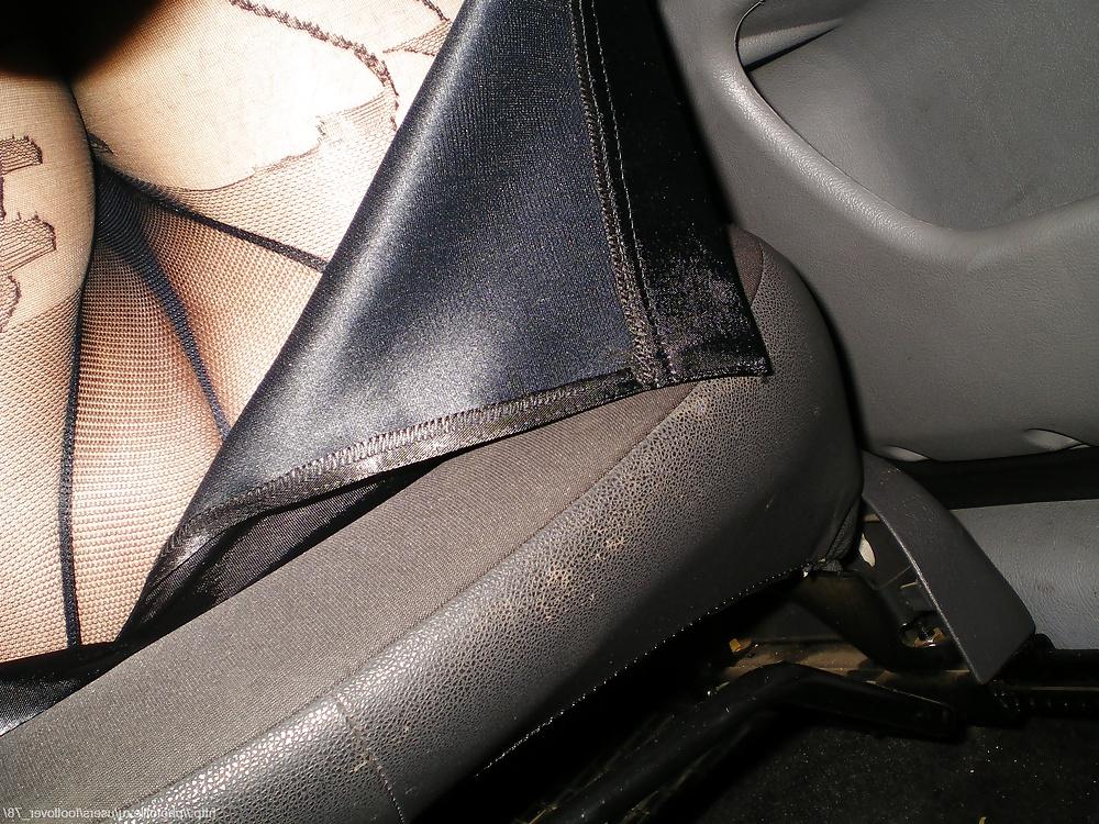 25P Upskirt in the car