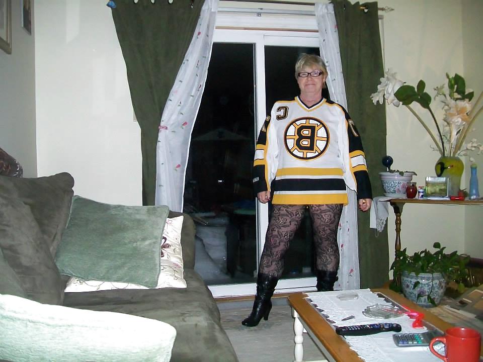 23P Beautiful Canadian Ladies