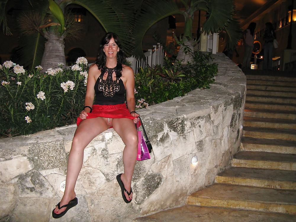 25P Ela gosta de se exibir - she likes to show
