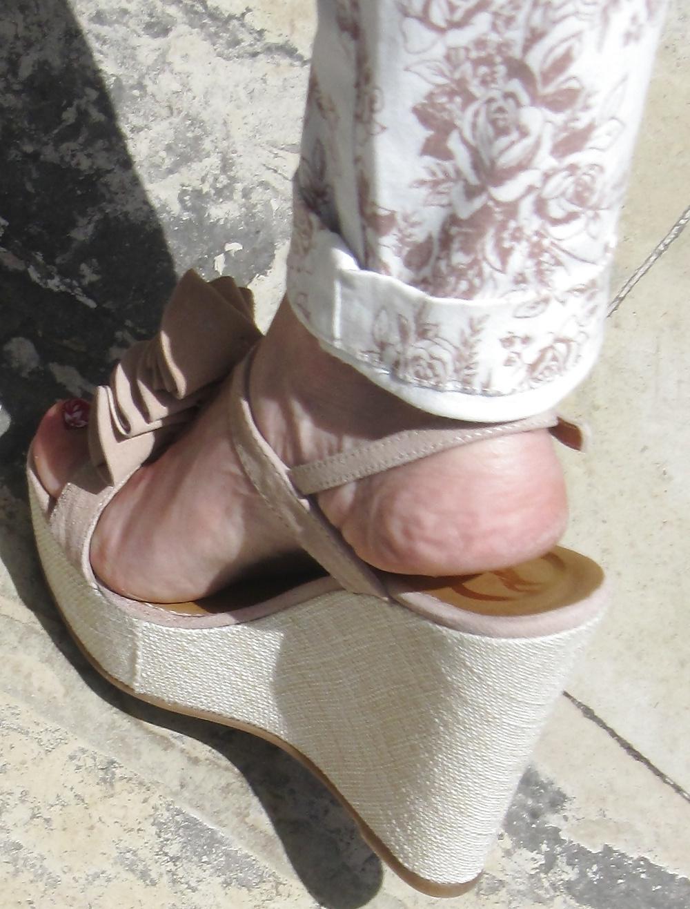 25P Candid street feet 3