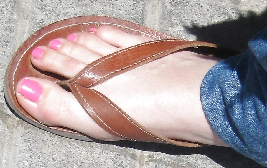 25P Candid street feet 3