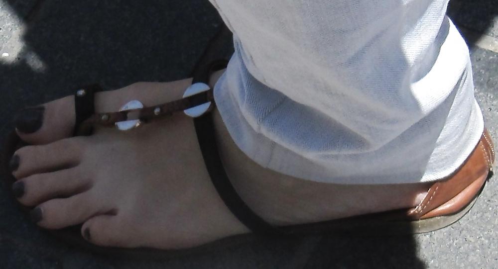 25P Candid street feet 3