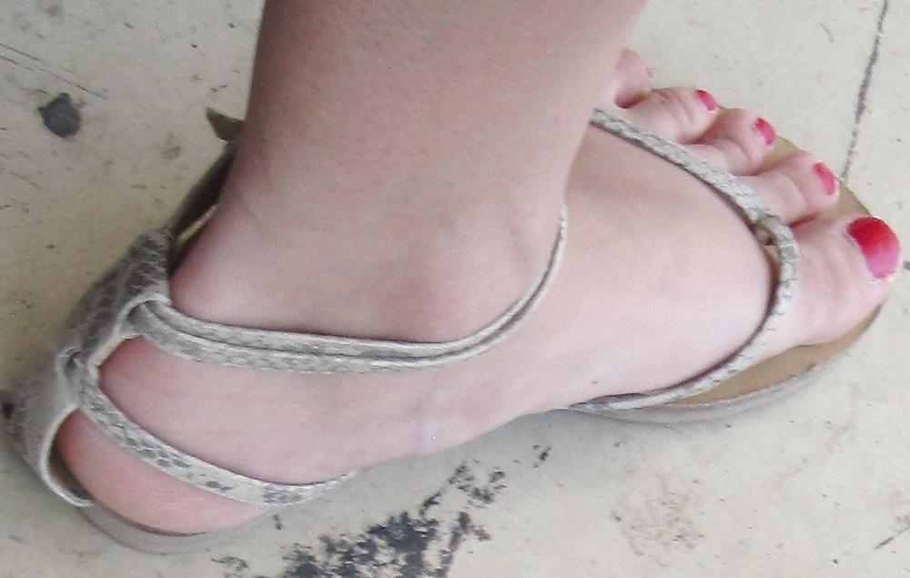 25P Candid street feet 3