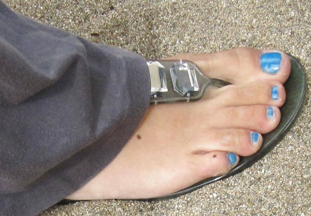 25P Candid street feet 3