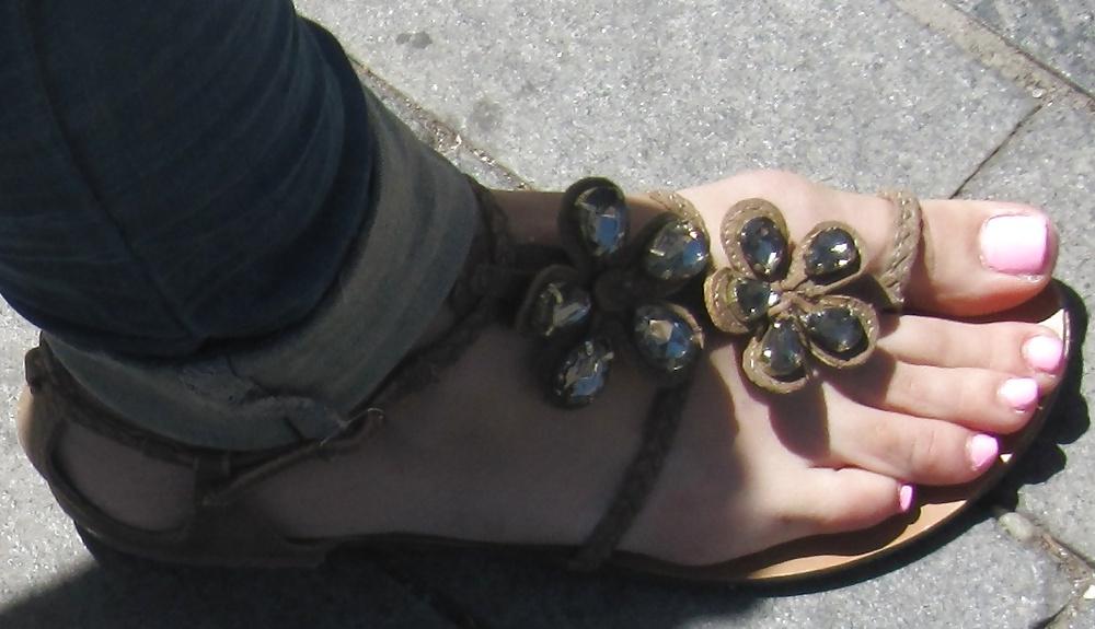 25P Candid street feet 3