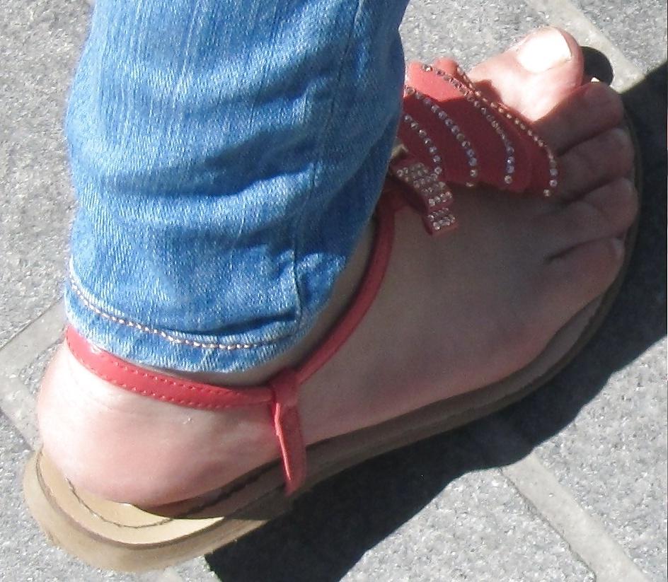 25P Candid street feet 3