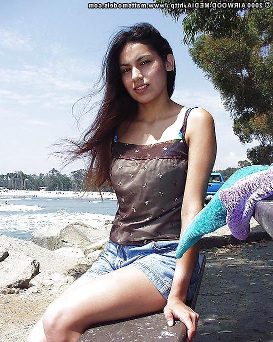 10P Meet Shy Girl at Beach and Take Photos of Her 