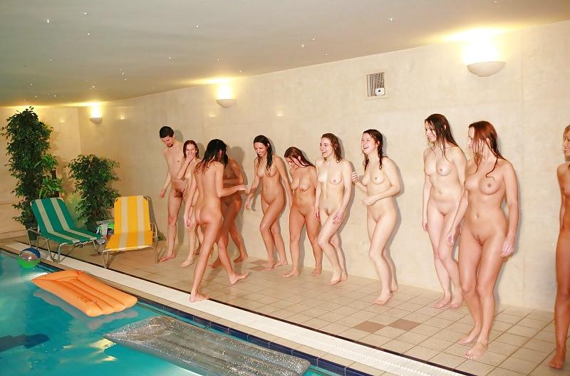 25P Ten Girls and One F'ing Lucky Git