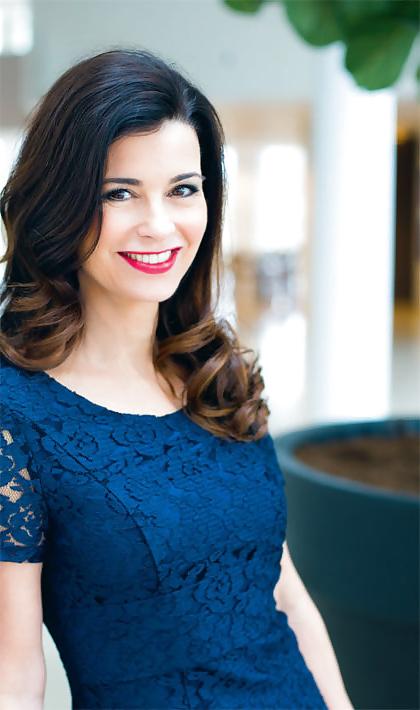 8P Caroline De Bruijn The Perfect Milf Yes Or No?