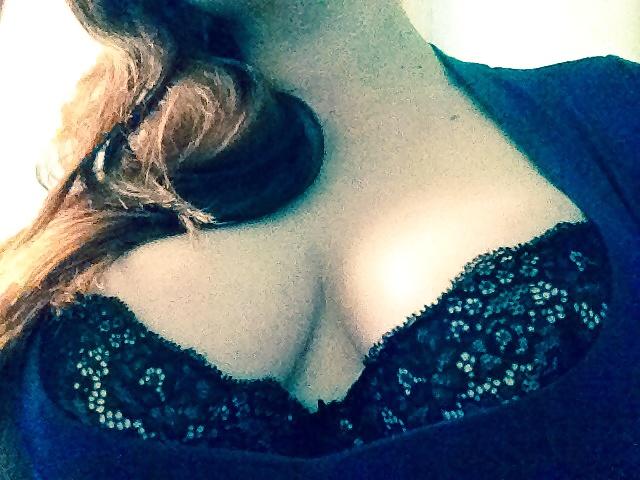 25P Shy Busty Woman