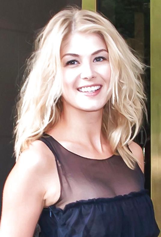 25P Rosamund pike 2014