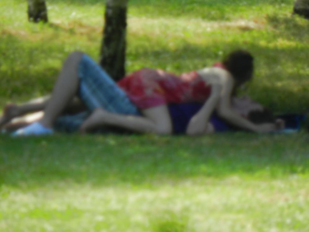 5P Couple fucking in the park