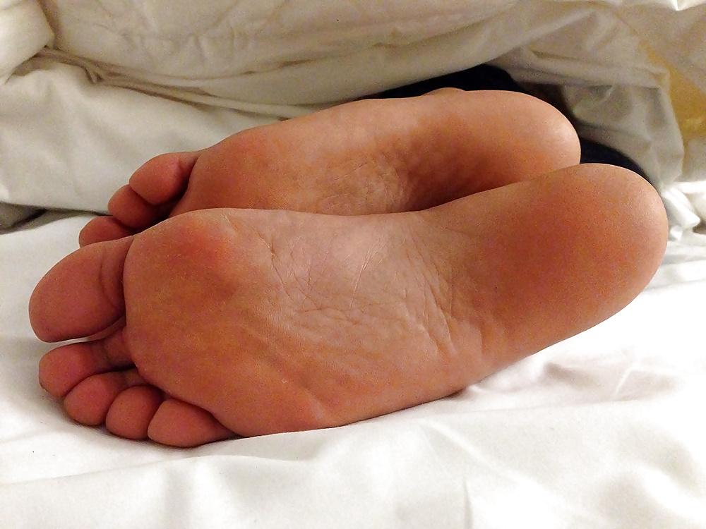 20P Jerking over Jennifer's feet, soles and toes 