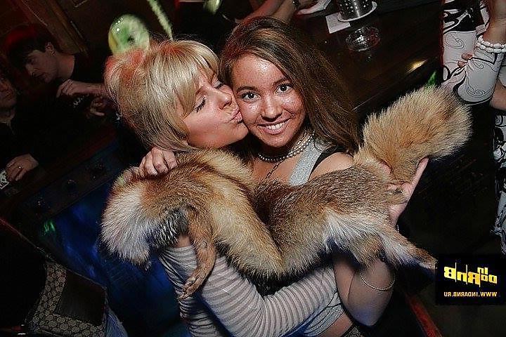 18P Girls in fur