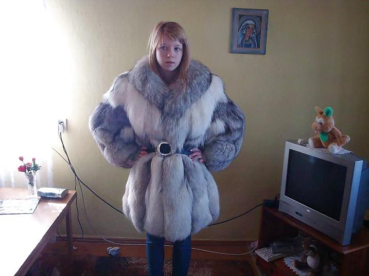 18P Girls in fur