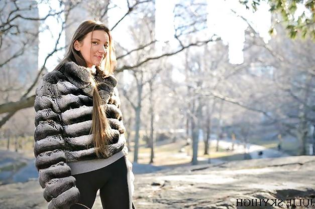 18P Girls in fur