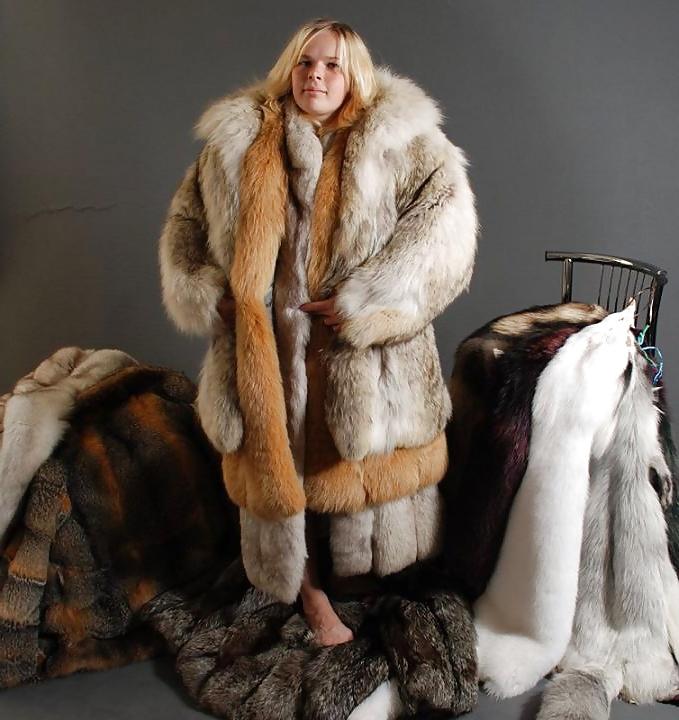 18P Girls in fur
