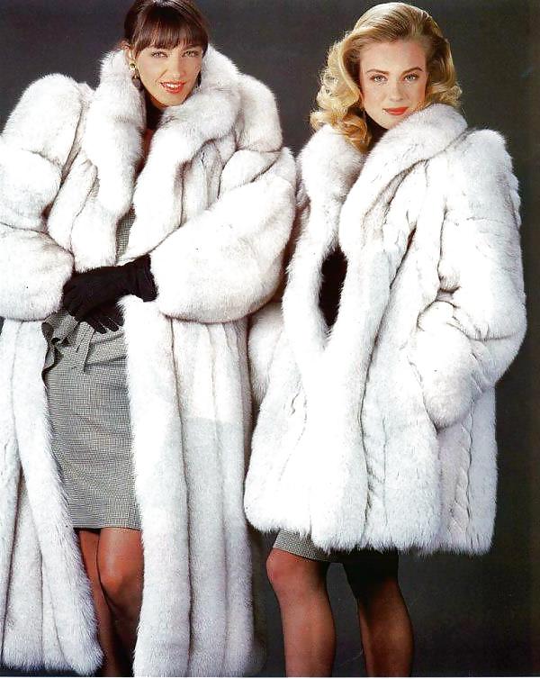 18P Girls in fur