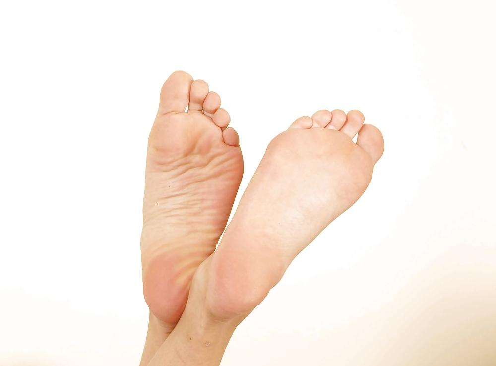 25P Agy, show me your bare feet