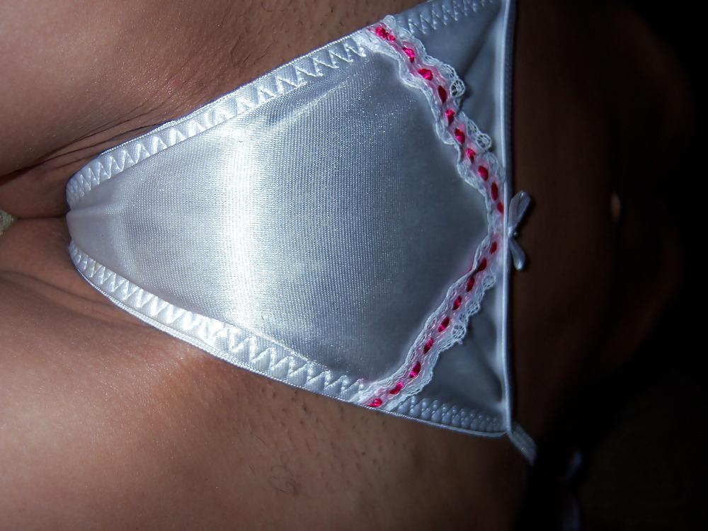17P Shiny panty pics