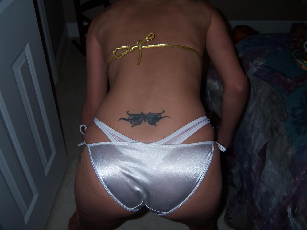 17P Shiny panty pics