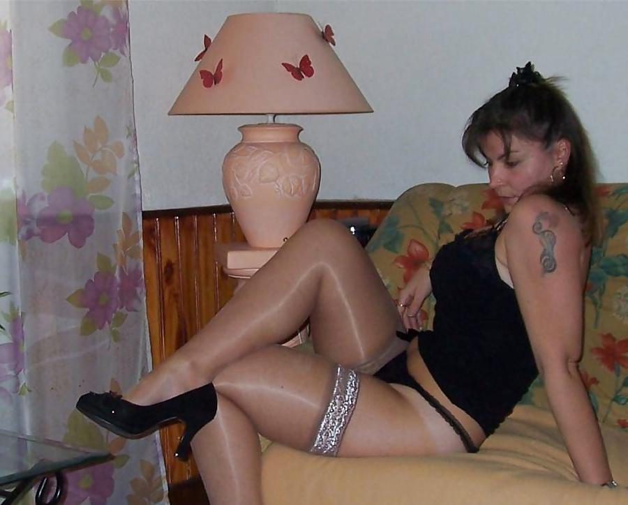 20P Cute Cougar Dressed And Nude