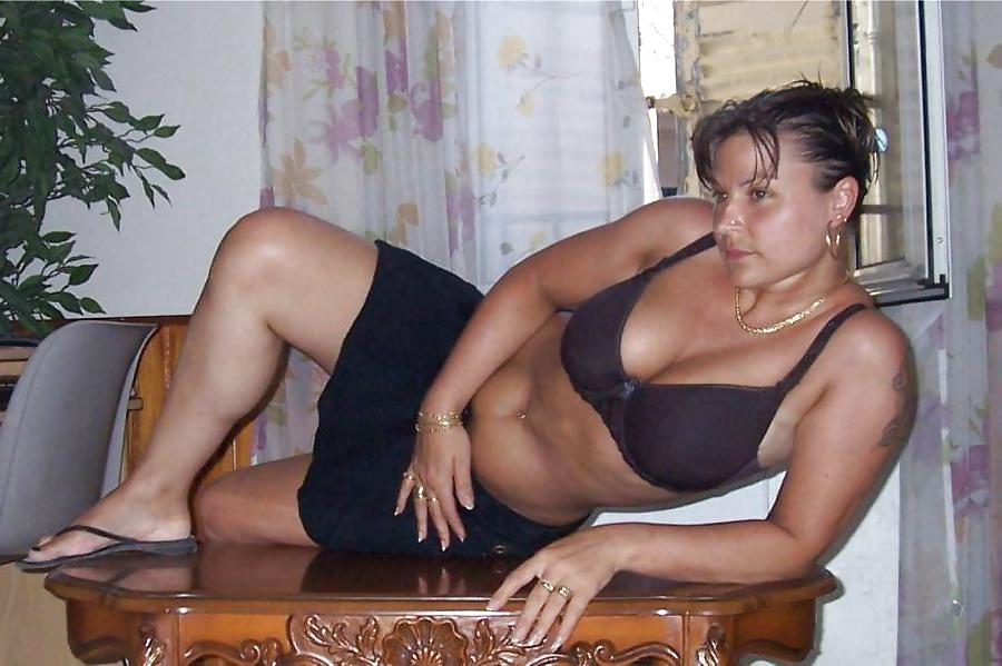 20P Cute Cougar Dressed And Nude