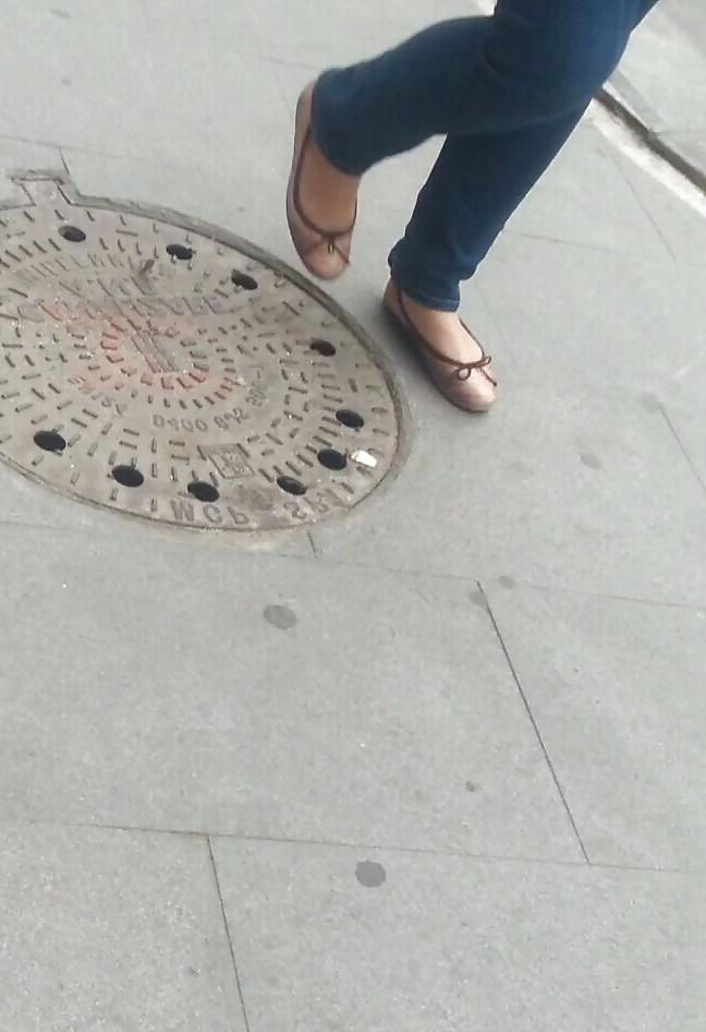 22P Spy old + young feet and legs romanian