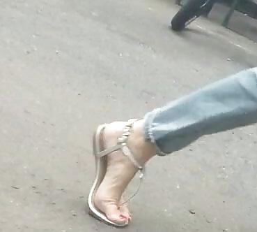 22P Spy old + young feet and legs romanian